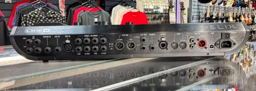 Store Special Product - Line 6 - Helix Amp and FX Pedal Board